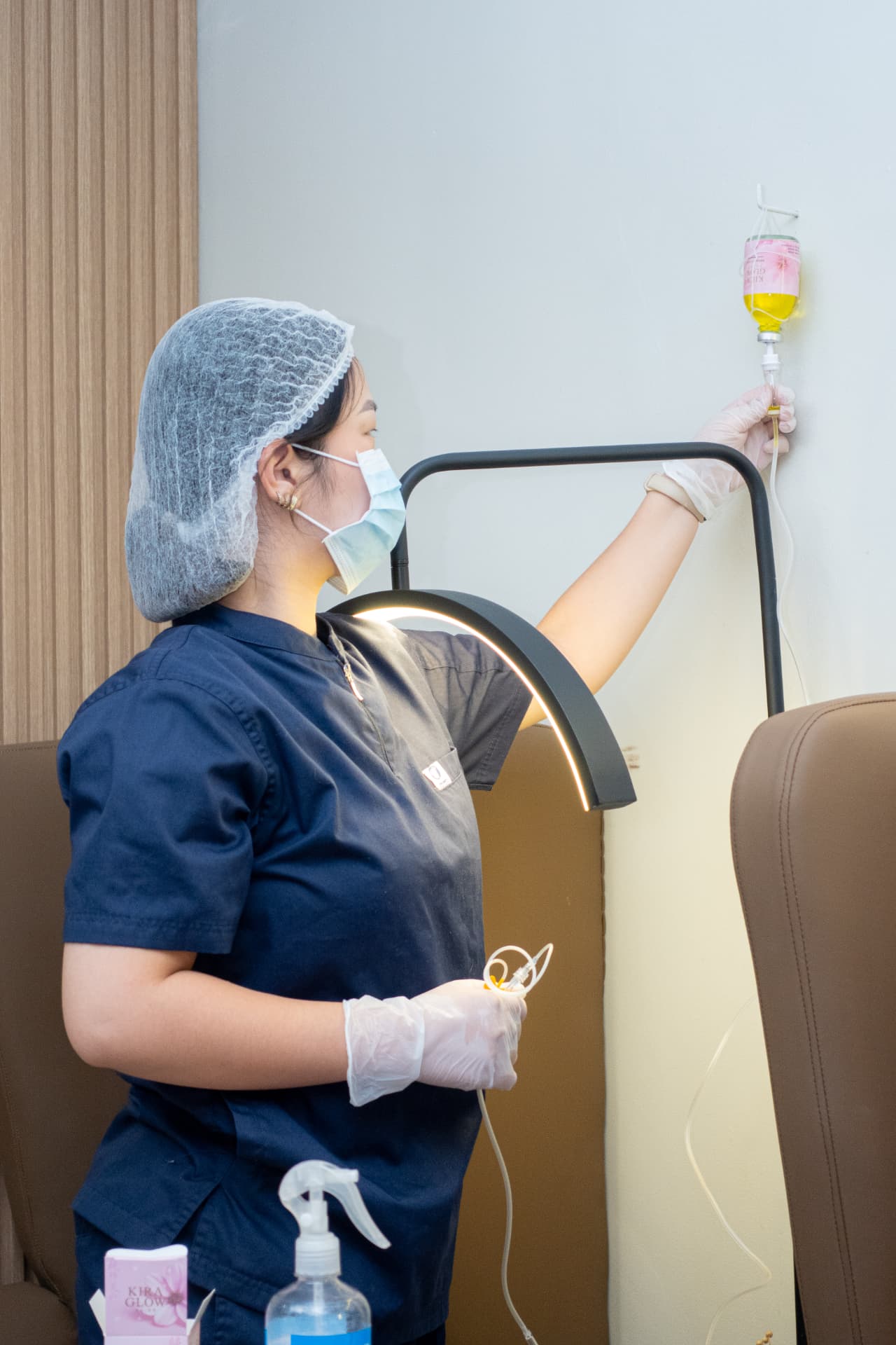 Nurse hanging a Kira Glow Radiance Drip bottle in the treatment room